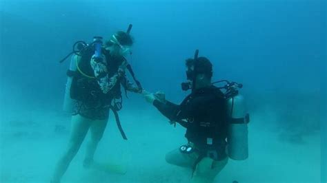 Proposta di matrimonio sott’acqua