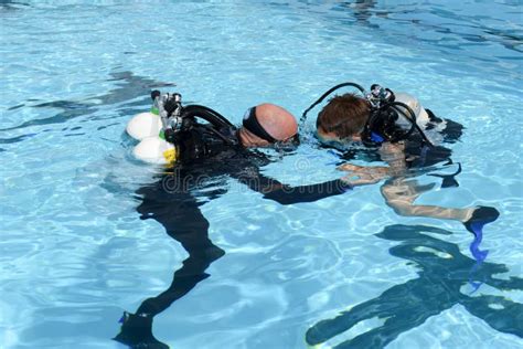 immagine di immersione in piscina