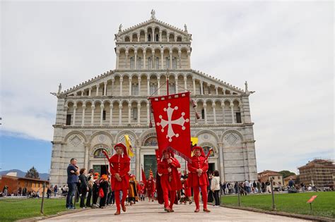 corteo pisano personaggi storici fiducia simboli