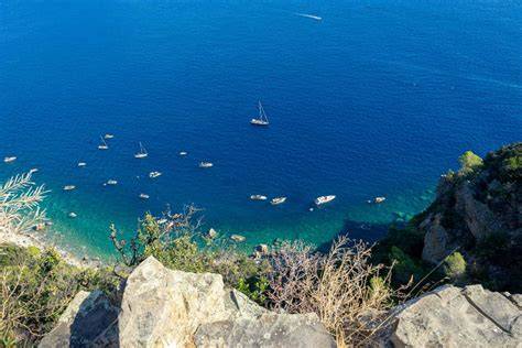 fondali e dorsali rocciose lungo Punta Manara