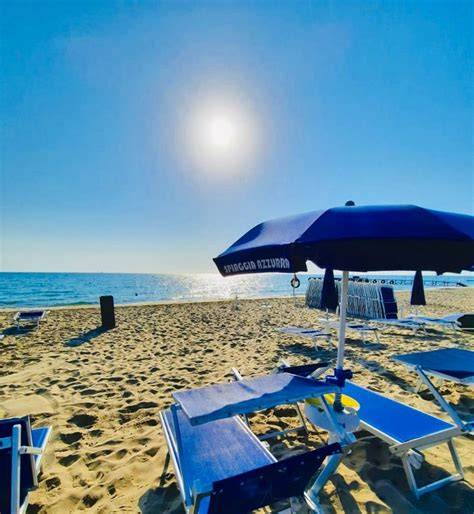 Spiaggia Azzurra servizi e bar