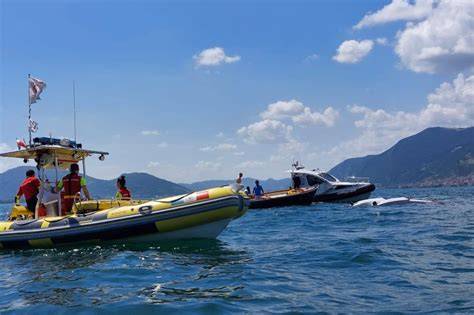 catamarano e operazioni di salvataggio